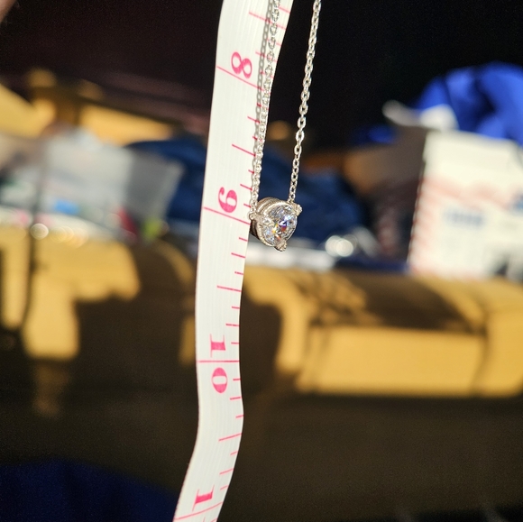 New. Judith Ripka round solitare necklace with extender. Sterling silver. 18 inc - Picture 6 of 7